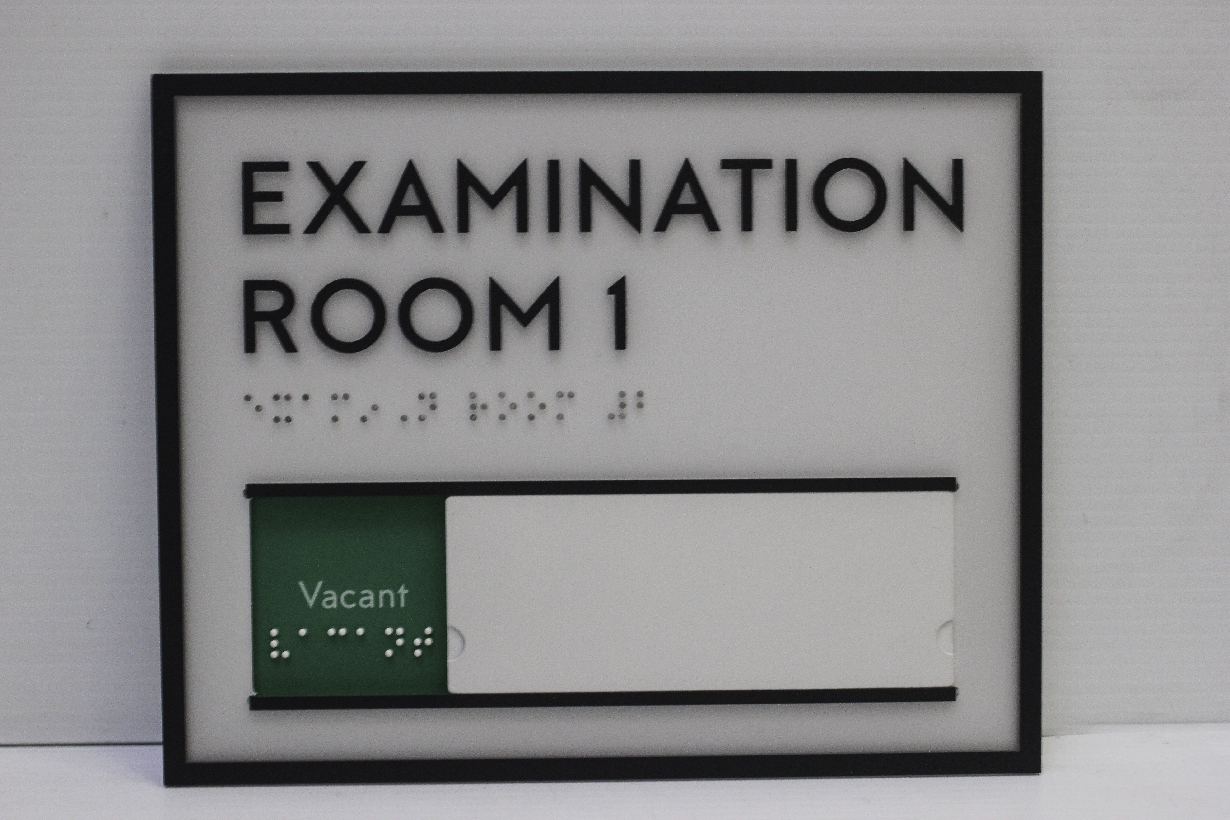 targa braille per non vedenti examination room