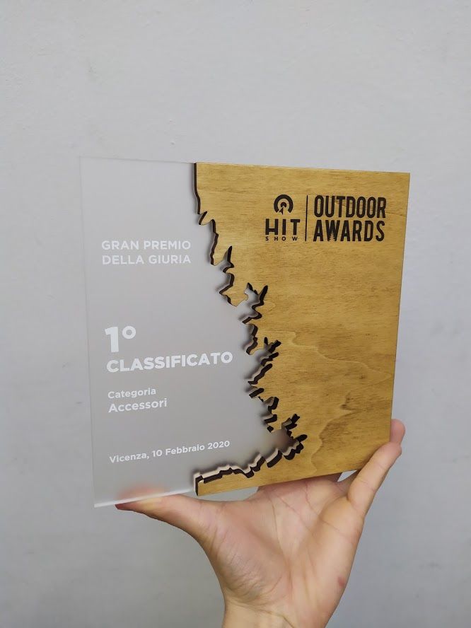 Trofeo personalizzato in legno e Plexiglass per gli Outdoor Awards